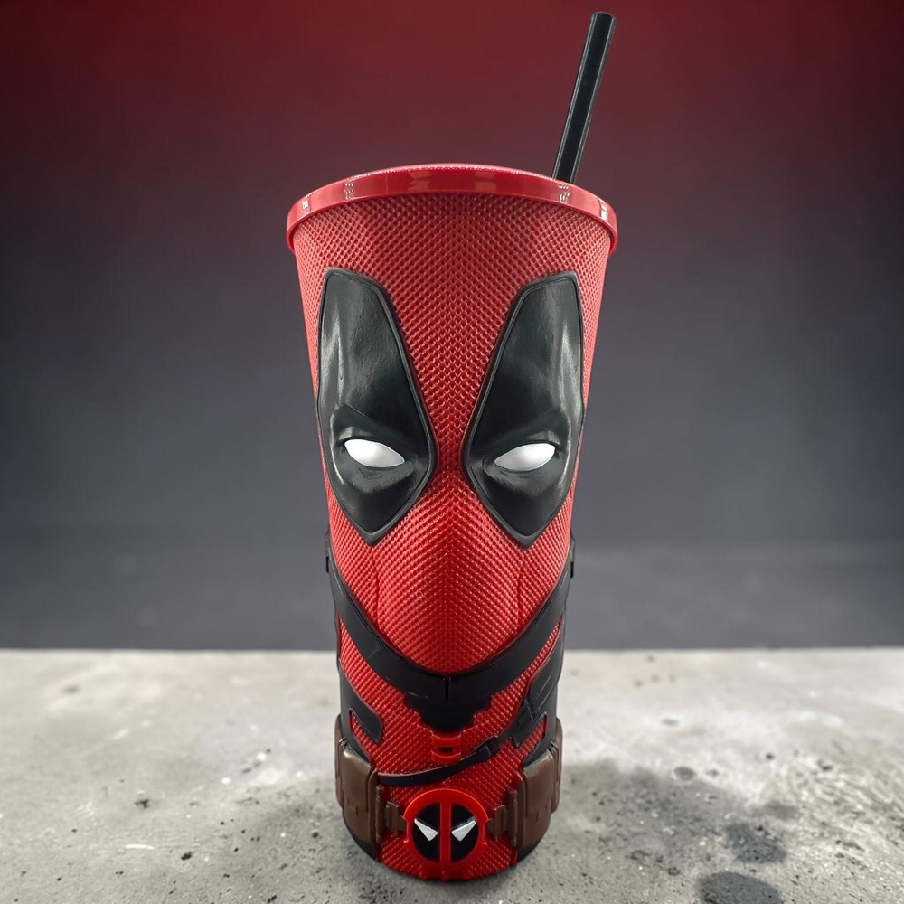 Marvel Deadpool Movie Tumbler Cup Large Red 3D Sculpted Mask Straw Never Used